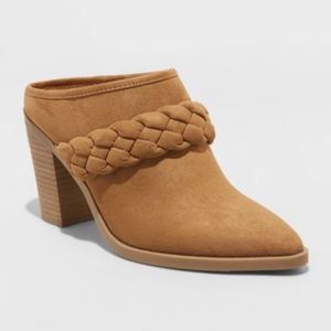 Women's Avis Heels - Universal Thread Size 11 NWT